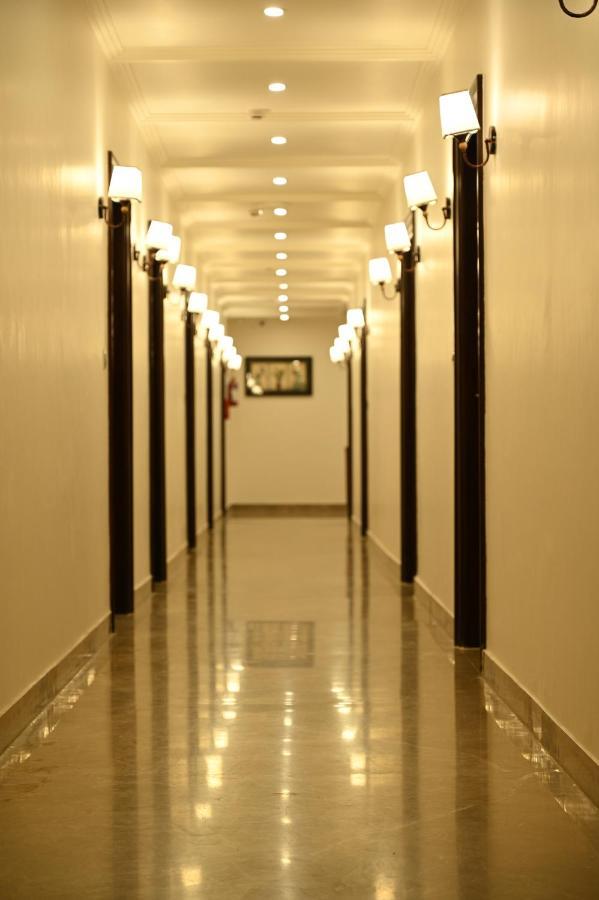 Hotel Js Souvenir Dehradun Exteriör bild