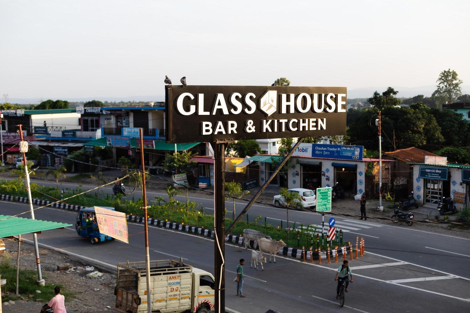 Hotel Js Souvenir Dehradun Exteriör bild
